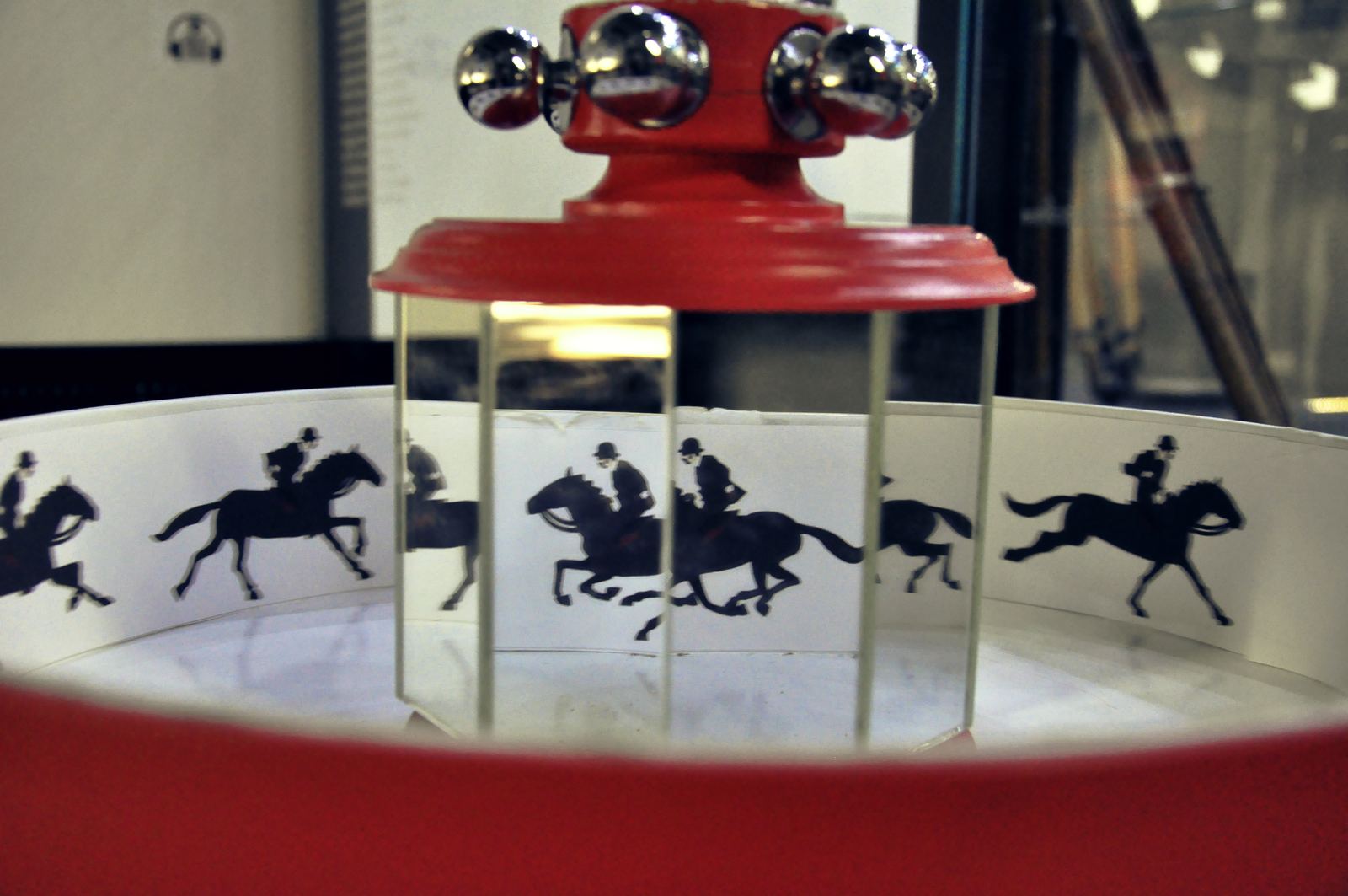 A praxinoscope with mirrors at the centre reflecting a strip of galloping horse pictures